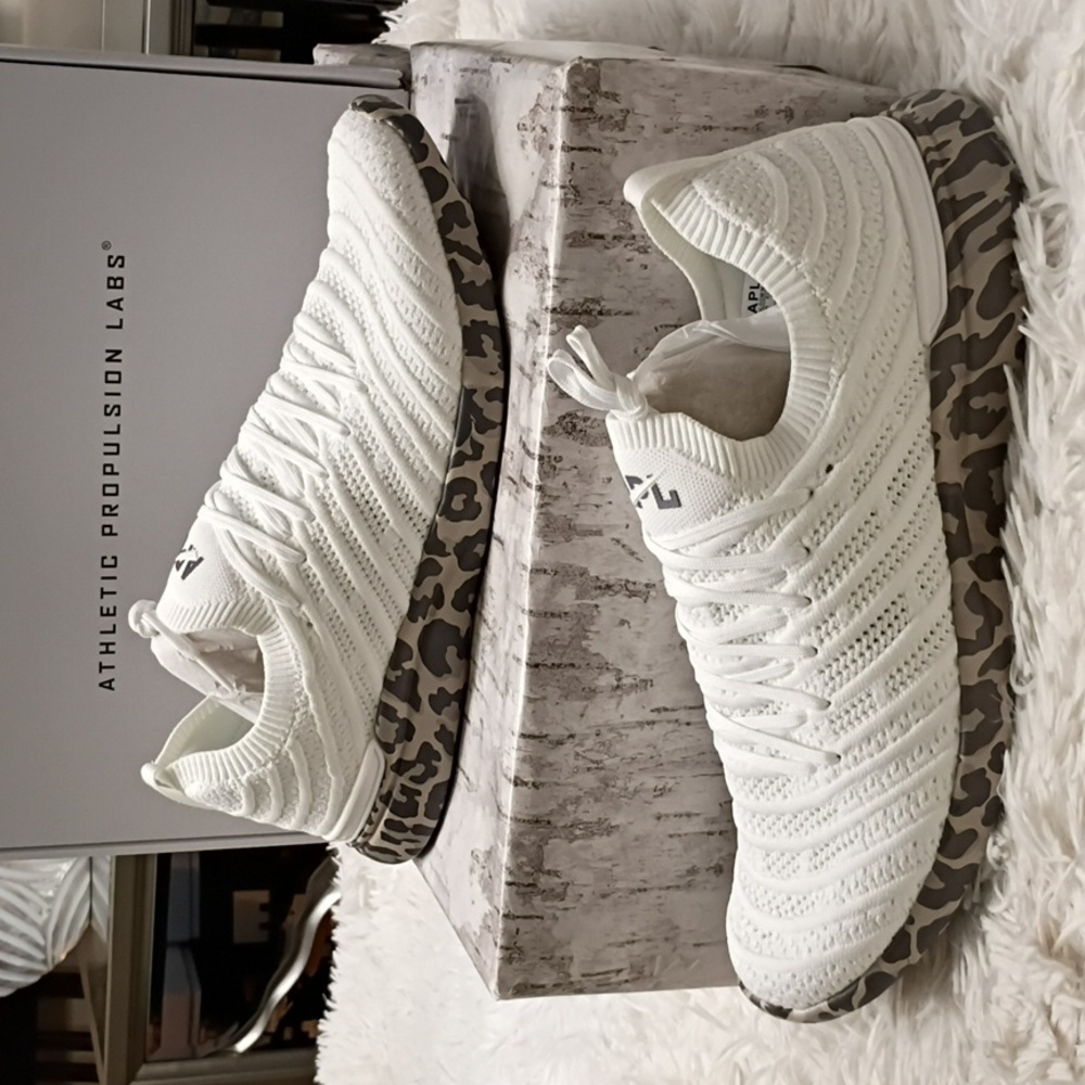 New APL Athletic Propulsion Labs Techloom Wave Sneakers White/Leopard Men's 12